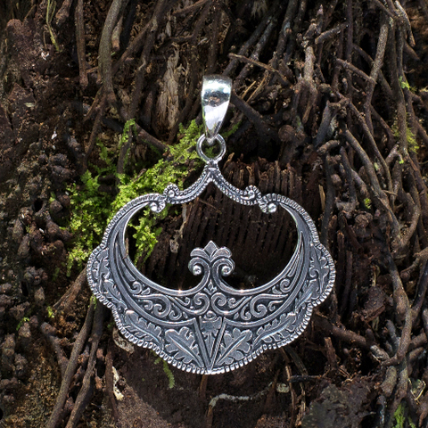 серебряный кулон без камней с цветочными мотивами Убуд