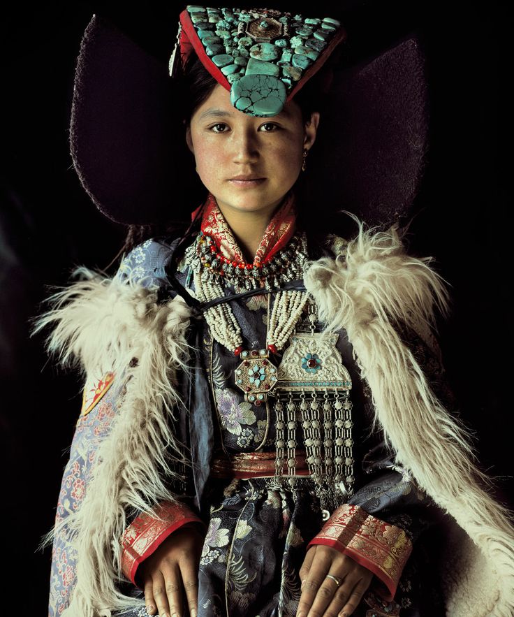 тибетская девушка в амулетах