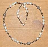 Ожерелье с белым жемчугом и лабрадоритом "Снежное"
