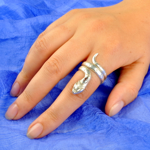 Непальское серебряное кольцо в виде змеи, кольцо в форме змеи, кольцо-змея. серебряная змея, колечко змейка, кольцо с топазом, индийское кольцо, серебряное кольцо, этническое кольцо, кольцо талисман