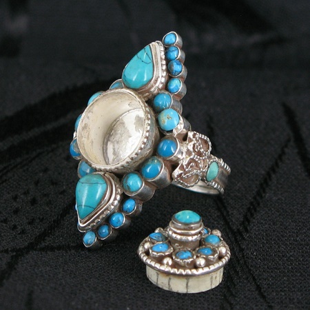 кольцо с секретом, перстень с тайником, тибетские украшения, старинные украшения, древние украшения, ритуальные украшения, этнические украшения