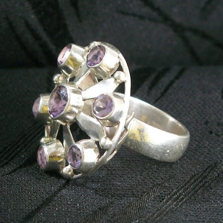 серебряное кольцо с аметистами в виде цветка