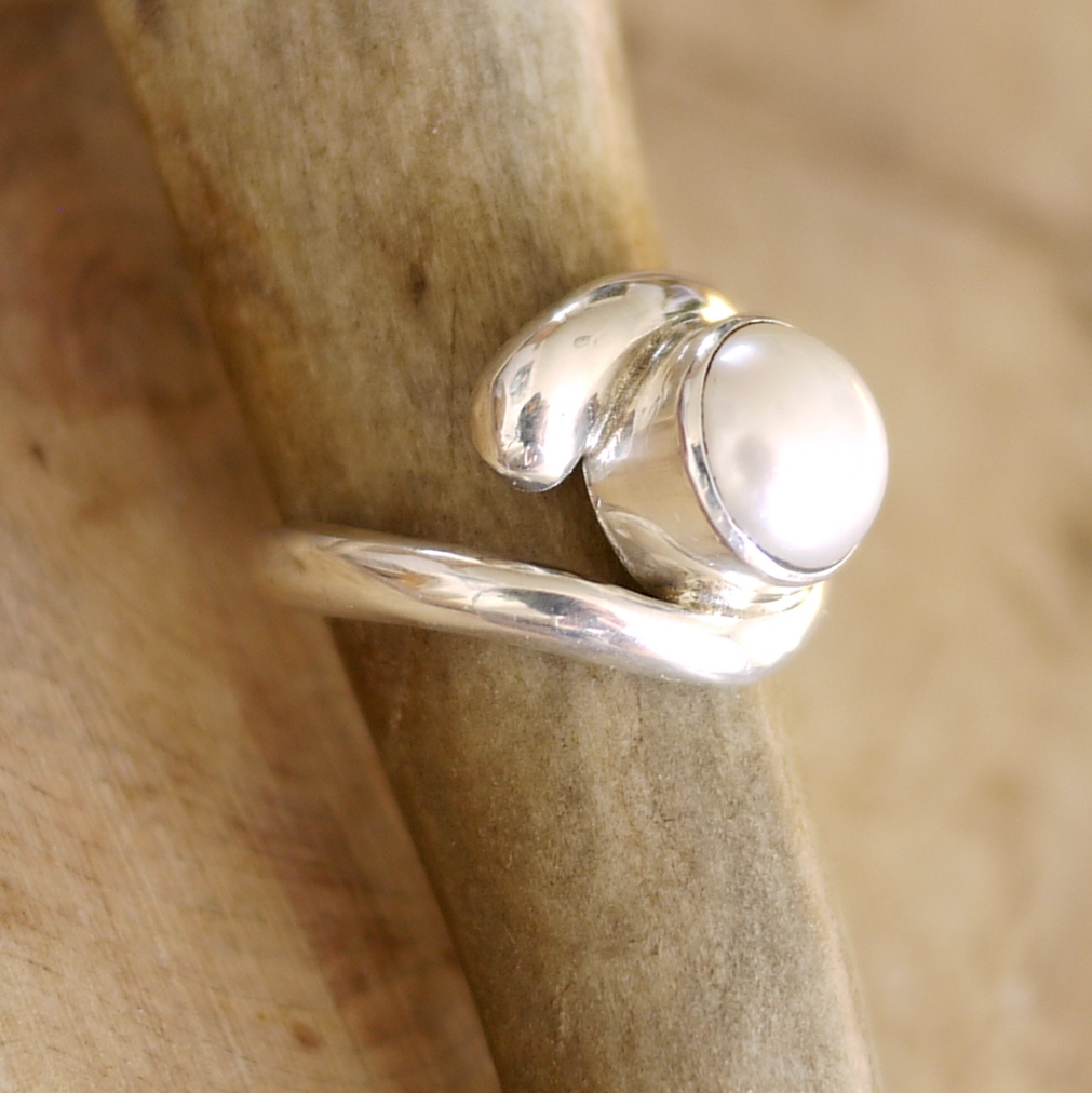 Балийское кольцо с жемчугом вид сбоку