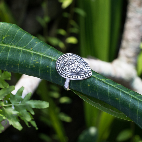 серебряное кольцо с зернью и филигранью, и растительным узором