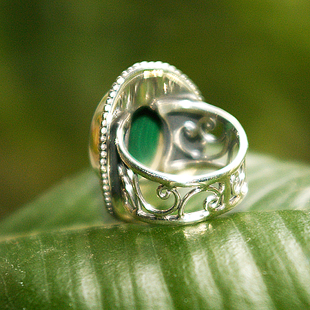 Перстень с малахитом овальной формы