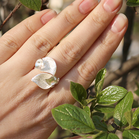 тайское серебряное кольцо в технике silversand в виде веточки с листиками