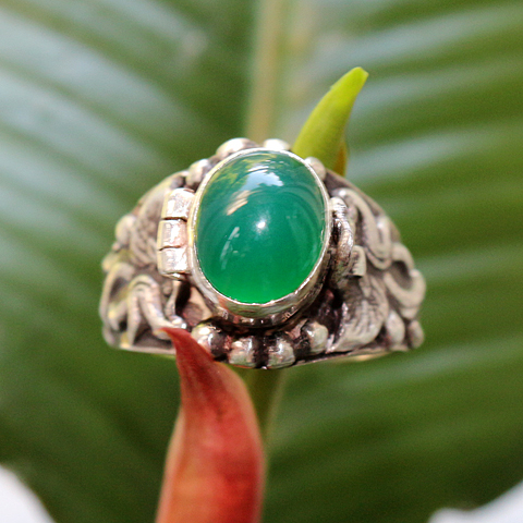 тибетское серебряное кольцо с секретом и зеленым ониксом