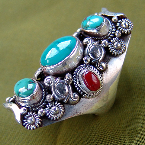 тибетское серебряное кольцо с кораллом и бирюзой