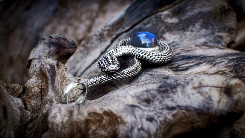 серебряная змея