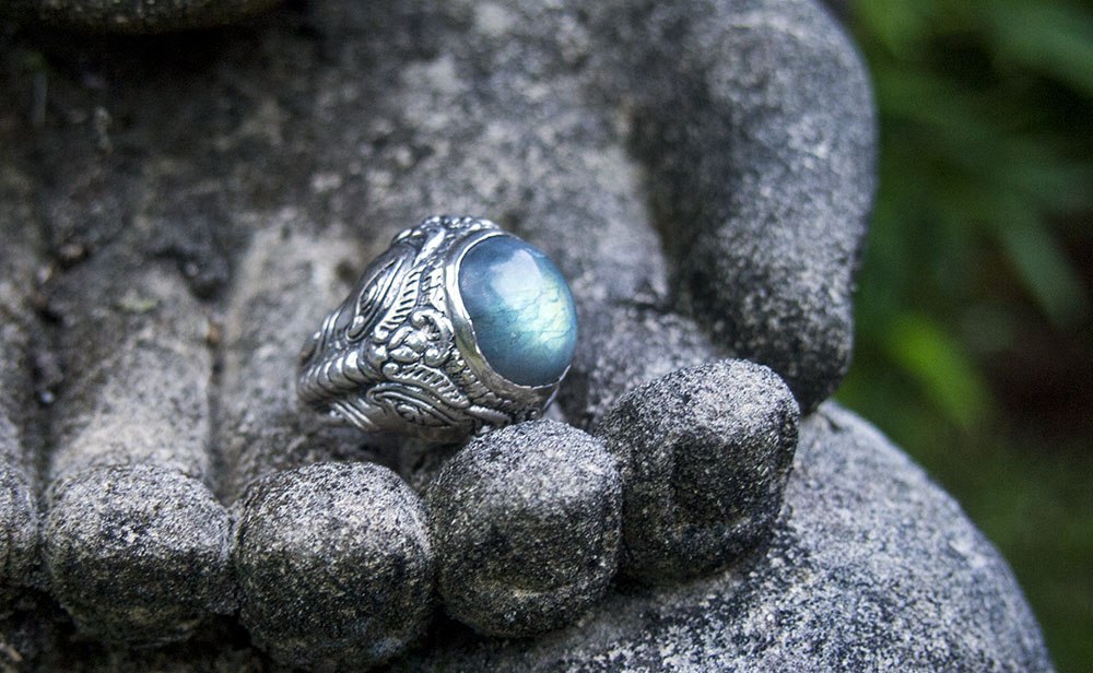 Перстень с лабрадоритом "Балийский Ганеша"