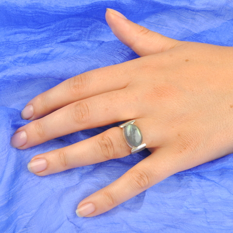 непальское кольцо, кольцо перстень с лабрадоритом лабрадором, этническое кольцо, серебряное кольцо, серебро ручной работы, украшения с натуральными камнями, серебро из Непала