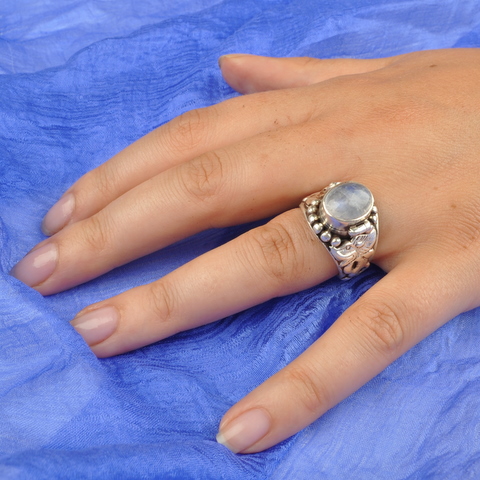 кольцо с тайником, украшенное лунным камнем и драконами, тибетское кольцо, этническое кольцо, старинное кольцо, древнее кольцо, древние украшения, кольцо-талисман