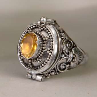 Перстень-тайник с цитрином "Анжелика и король"