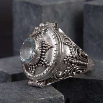 Перстень-тайник с топазом "Анжелика и султан"