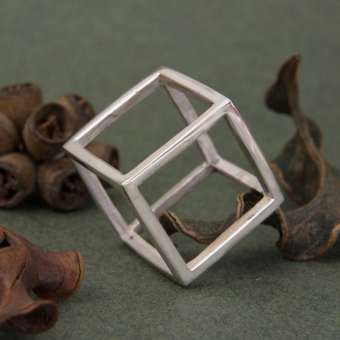 Кольцо серебряное "Куб"