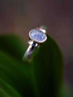 Кольцо с лунным камнем "Шани"