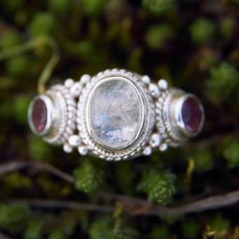 Кольцо с аметистами и лунным камнем "Фрида"