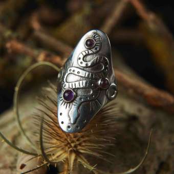Серебряное кольцо с аметистом "Великий змей"