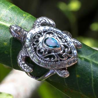 Кольцо с голубым топазом "Священная черепаха"