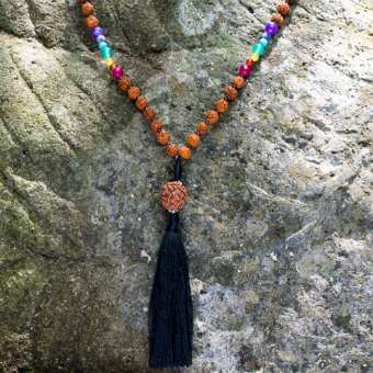 Четки-ожерелье с рудракшей и чакровыми камнями "RAINBOW"