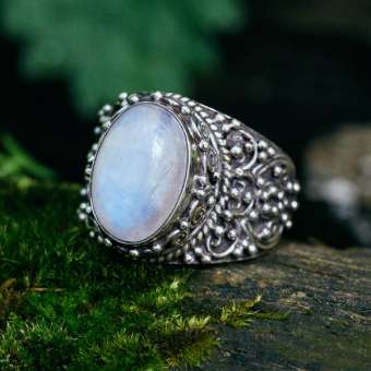 Перстень с лунным камнем "Мандарава"