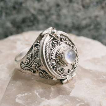 Кольцо-тайник с лунным камнем "Секрет волшебника"