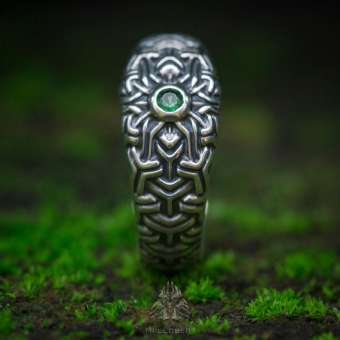 Серебряное кольцо с цаворитом "Мандала" 