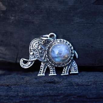 Подвеска-слон с лунным камнем "Айравата"