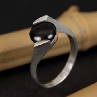 Кольцо с черным ониксом "Вихрь"