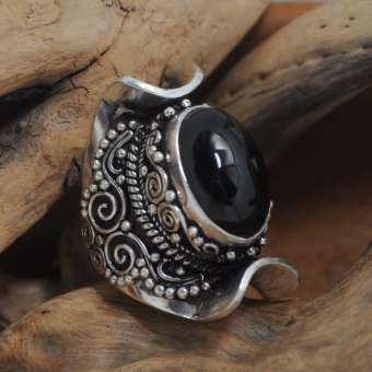 Перстень с черным ониксом "Еше Цогьял"
