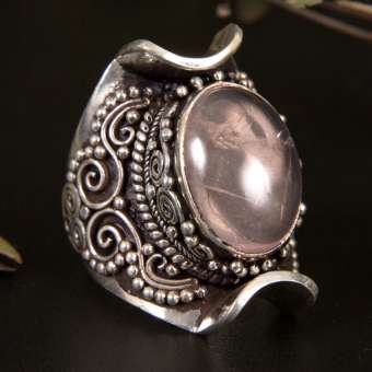 Перстень с розовым кварцем "Еше Цогьял"