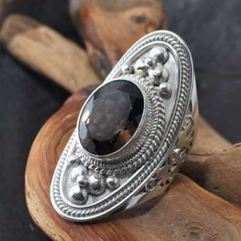 Перстень с раухтопазом "Владычица Гор"